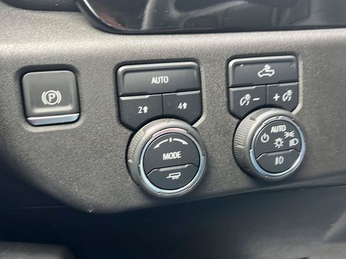 Used 2025 Chevrolet Silverado 1500 RST AWD/4WD image 15