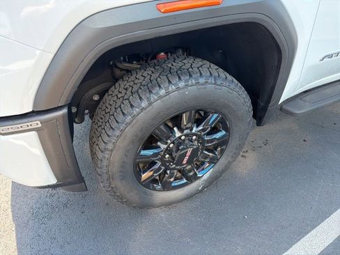 Used 2024 GMC Sierra 2500 AT4 image 4