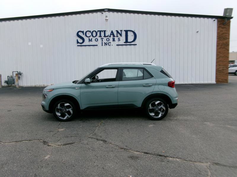 Used 2025 Hyundai Venue SEL FWD image 1