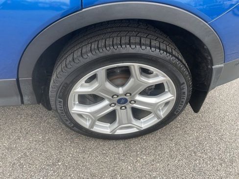 Used 2018 Ford Escape Titanium w/ Ford Safe & Smart Package image 16