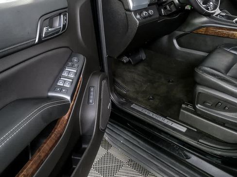 Used 2018 Chevrolet Suburban LT AWD/4WD image 8