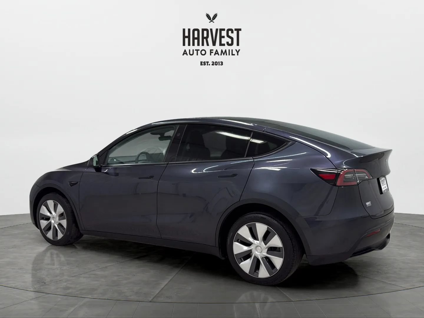Used 2024 Tesla Model Y Long Range AWD/4WD image 3