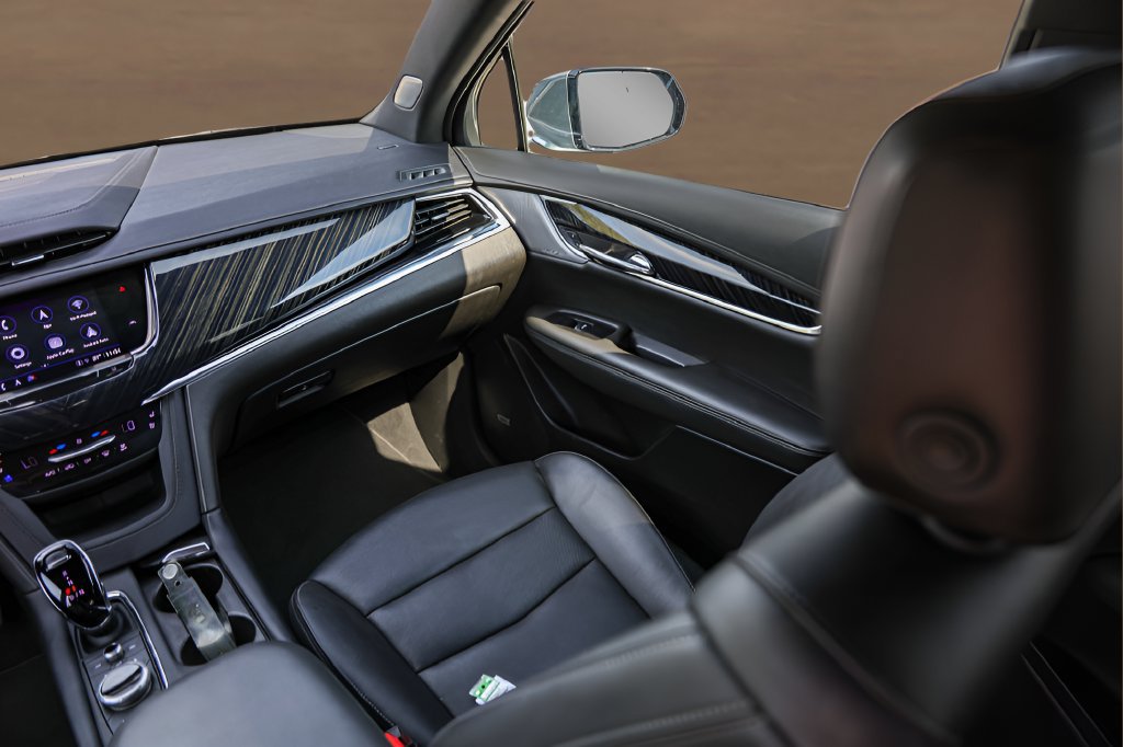 Certified 2025 Cadillac XT6 Premium Luxury FWD image 30