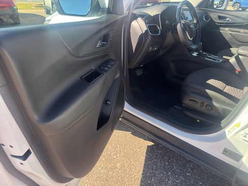 Used 2018 Chevrolet Equinox LT image 11
