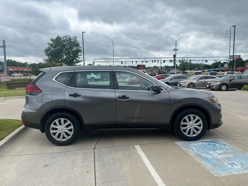 Used 2018 Nissan Rogue S FWD image 5