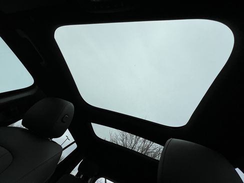 Used 2024 Mercedes-Benz GLB 250 4MATIC image 28