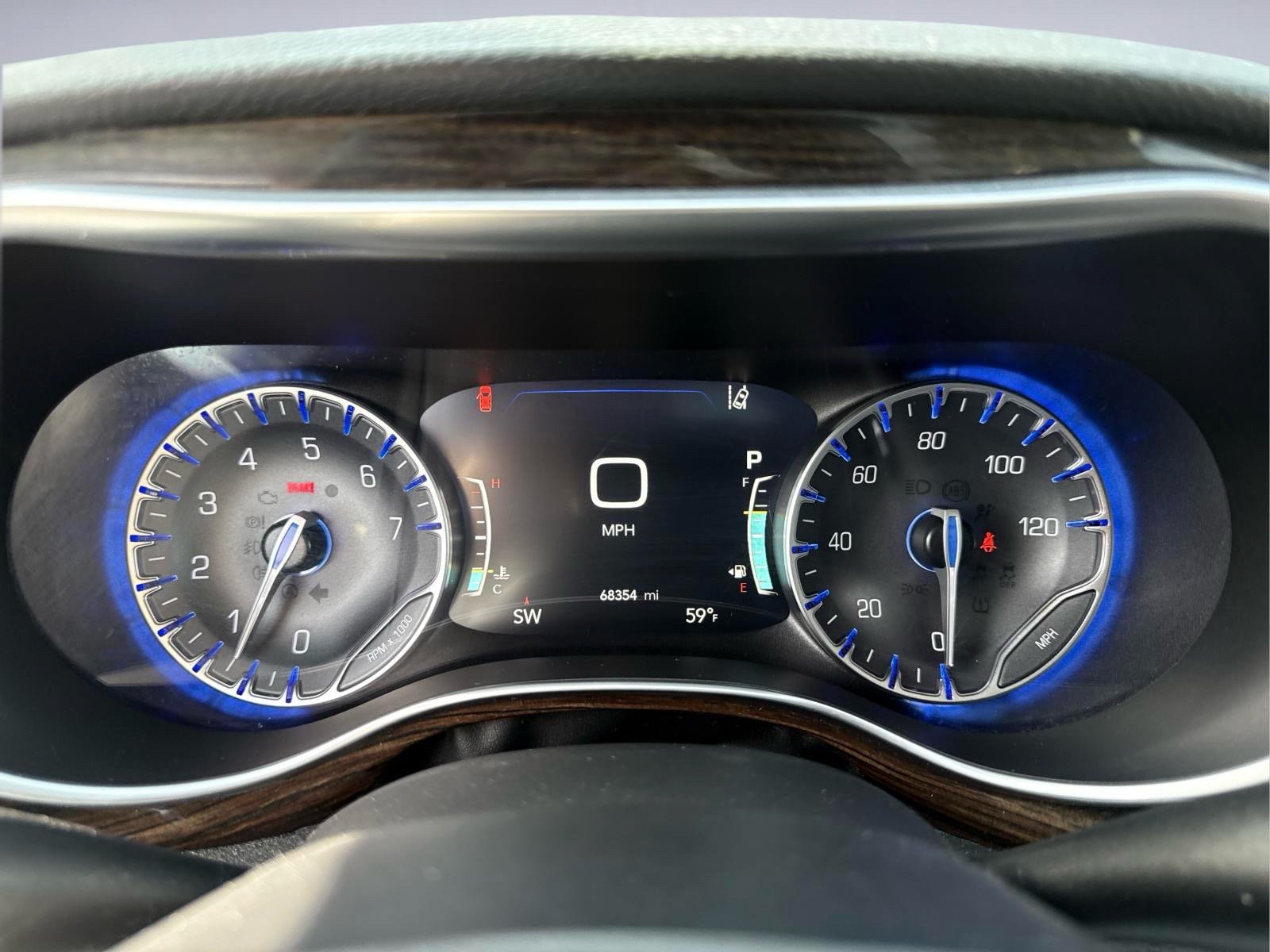 Used 2023 Chrysler Pacifica Limited FWD image 33