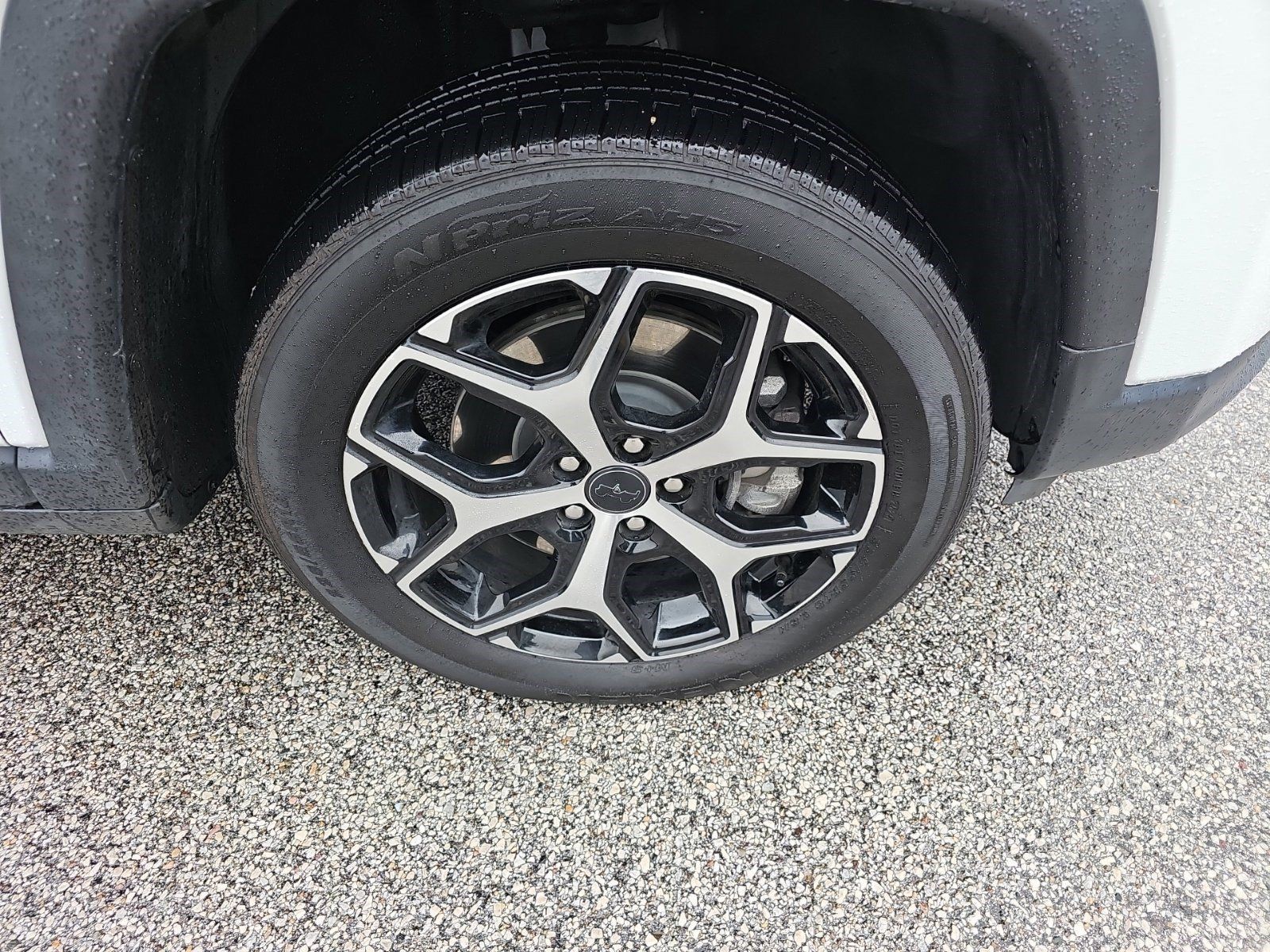 Used 2025 Jeep Compass Limited AWD/4WD image 9