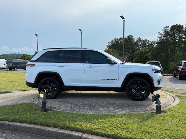 Used 2023 Jeep Grand Cherokee Limited w/ Black Appearance Package RWD image 8