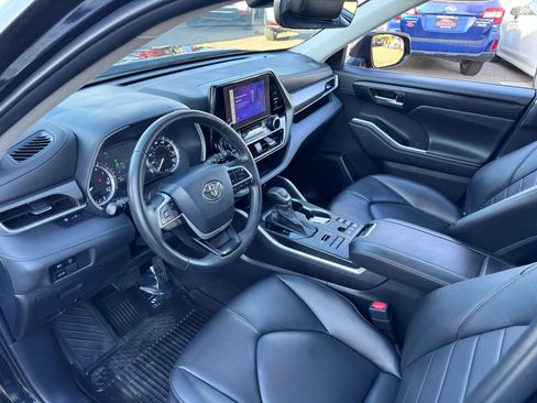 Used 2024 Toyota Highlander XLE image 45