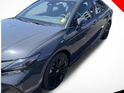 Used 2026 Toyota Camry SE FWD image 1