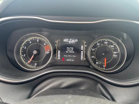 Used 2021 Jeep Cherokee Latitude Plus AWD/4WD image 6