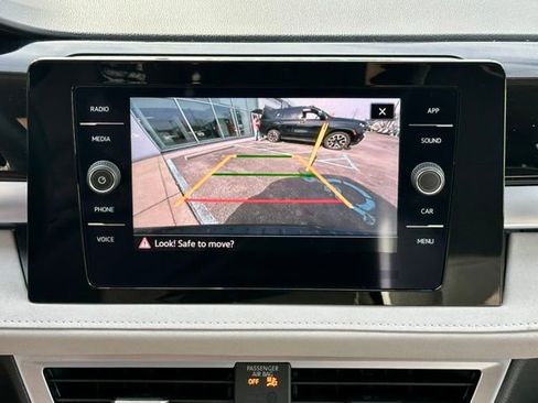 Used 2025 Volkswagen Taos SE image 26