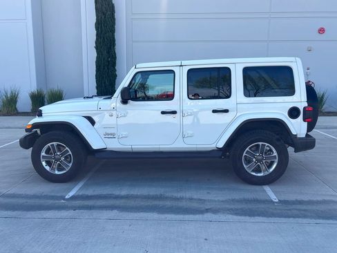 Used 2018 Jeep Wrangler Unlimited Sahara AWD/4WD image 6