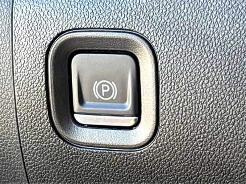 Used 2024 Chevrolet Silverado 1500 Custom image 31