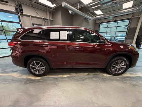 Used 2018 Toyota Highlander XLE FWD image 33