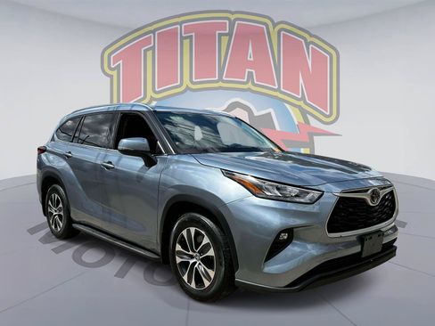 Used 2020 Toyota Highlander XLE AWD/4WD image 1
