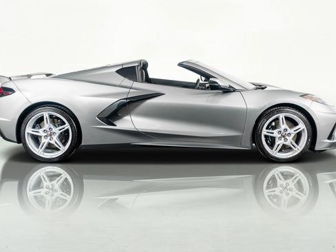 Used 2023 Chevrolet Corvette Stingray Coupe w/ Z51 Performance Package image 5