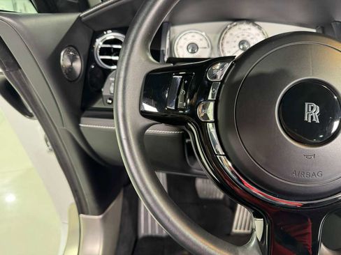 Used 2019 Rolls-Royce Dawn image 25