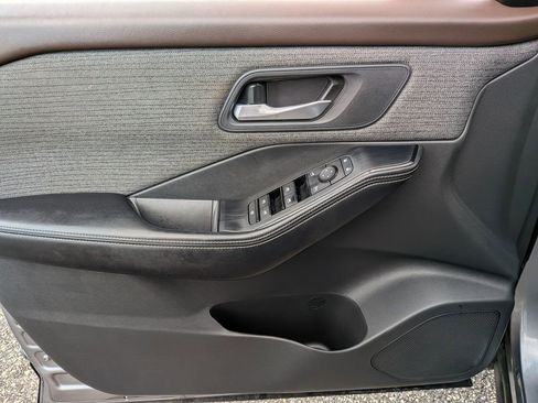 Used 2021 Nissan Rogue SV FWD image 32