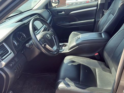 Used 2017 Toyota Highlander XLE image 23