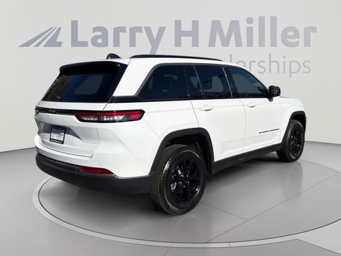 New 2026 Jeep Grand Cherokee Altitude AWD/4WD image 5