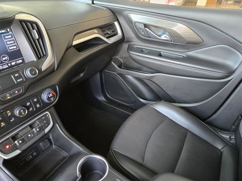 Used 2024 GMC Terrain SLT image 29