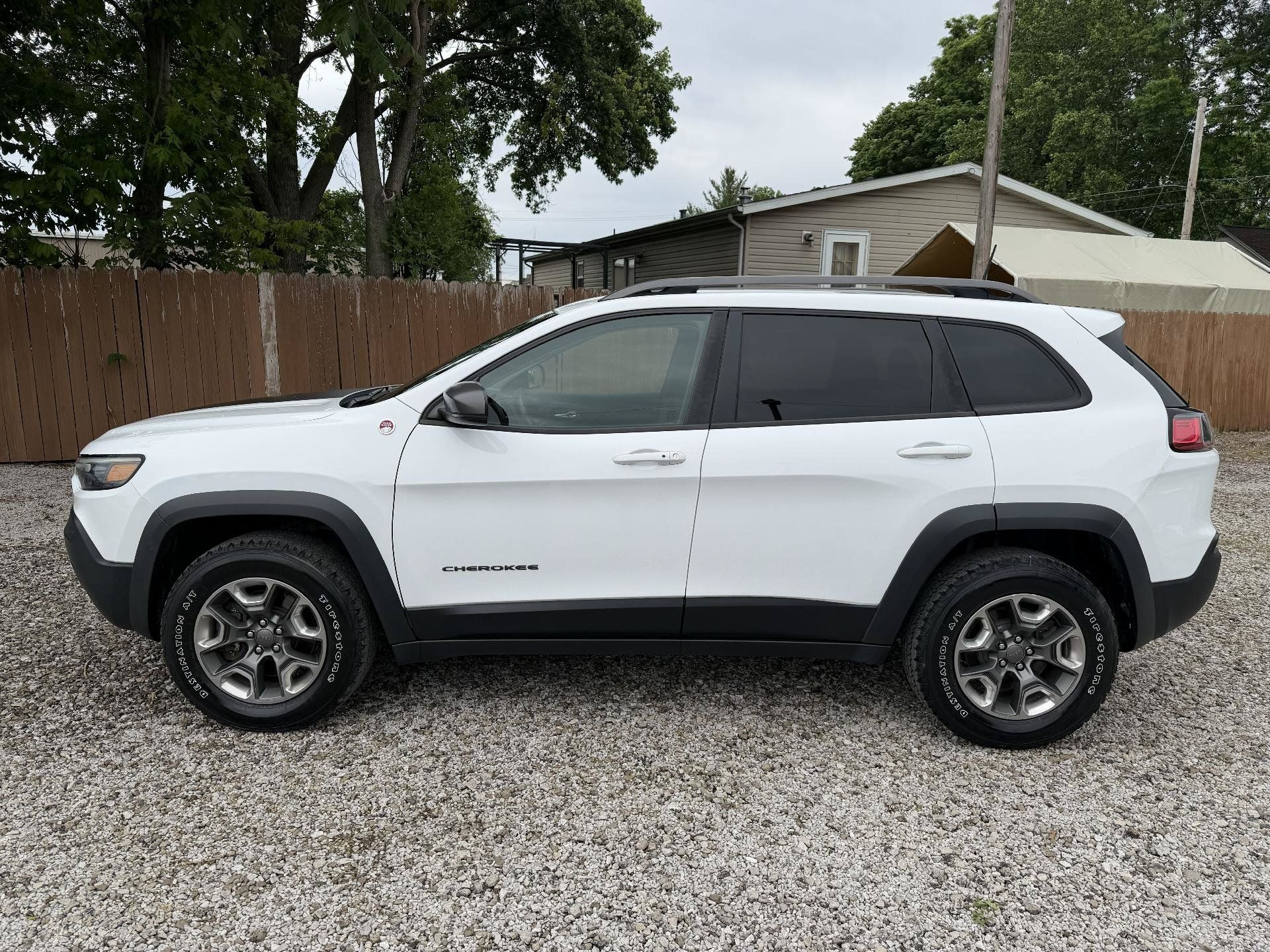 Used 2019 Jeep Cherokee Trailhawk AWD/4WD image 2