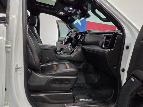 Used 2024 GMC Sierra 2500 AT4 w/ AT4 Premium Plus Package AWD/4WD image 8