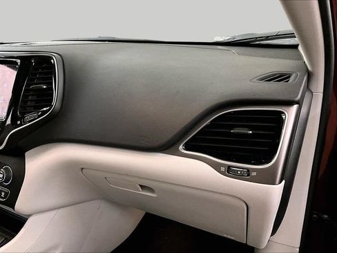 Used 2020 Jeep Cherokee Limited AWD/4WD image 15