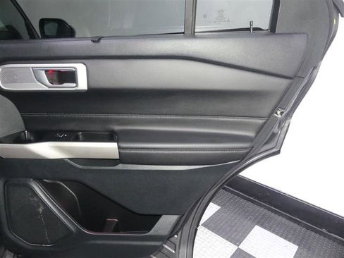 Used 2023 Ford Explorer Limited image 23