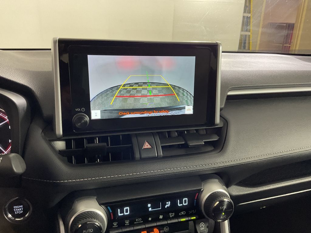 Used 2025 Toyota RAV4 XLE FWD image 31