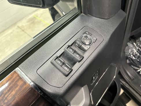 Used 2016 Ford F150 Platinum w/ Equipment Group 701A Luxury image 15