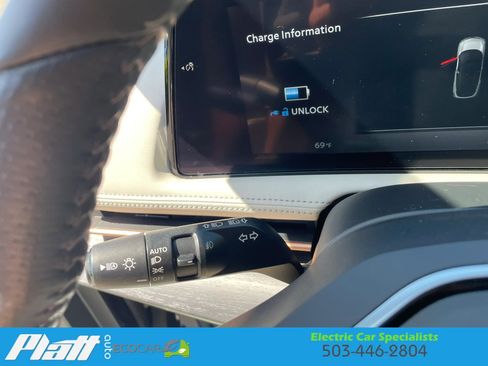 Used 2023 Nissan Ariya FWD image 31