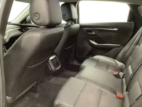Used 2019 Chevrolet Impala LT FWD image 9