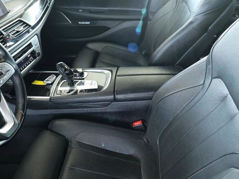 Used 2017 BMW 740i image 17