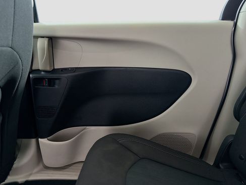 Used 2023 Chrysler Voyager LX FWD image 28