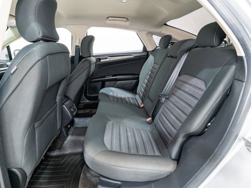 Used 2018 Ford Fusion SE FWD image 28