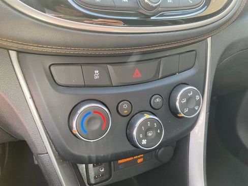 Used 2020 Chevrolet Trax LS image 33