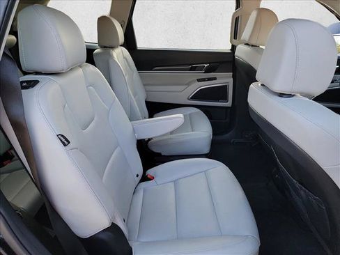 Used 2025 Kia Telluride S FWD image 16