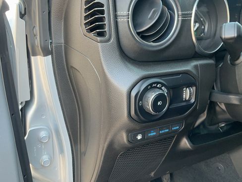 Used 2023 Jeep Wrangler Unlimited Sahara w/ Cold Weather Group AWD/4WD image 21