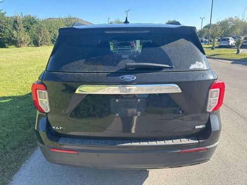 Used 2020 Ford Explorer XLT w/ Comfort Package AWD/4WD image 12
