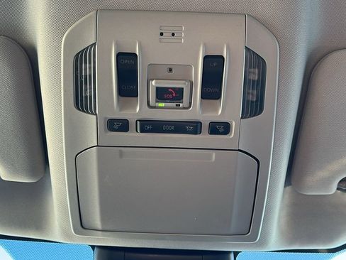 Used 2023 Toyota Highlander L image 29