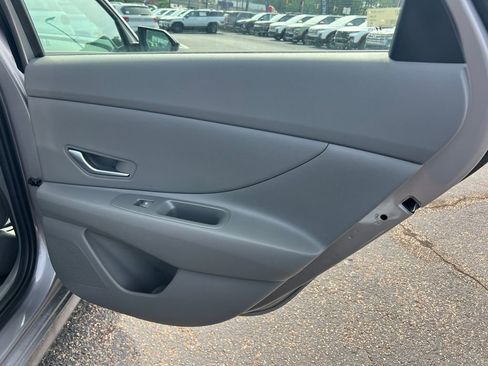 Used 2025 Hyundai Elantra SEL FWD image 16