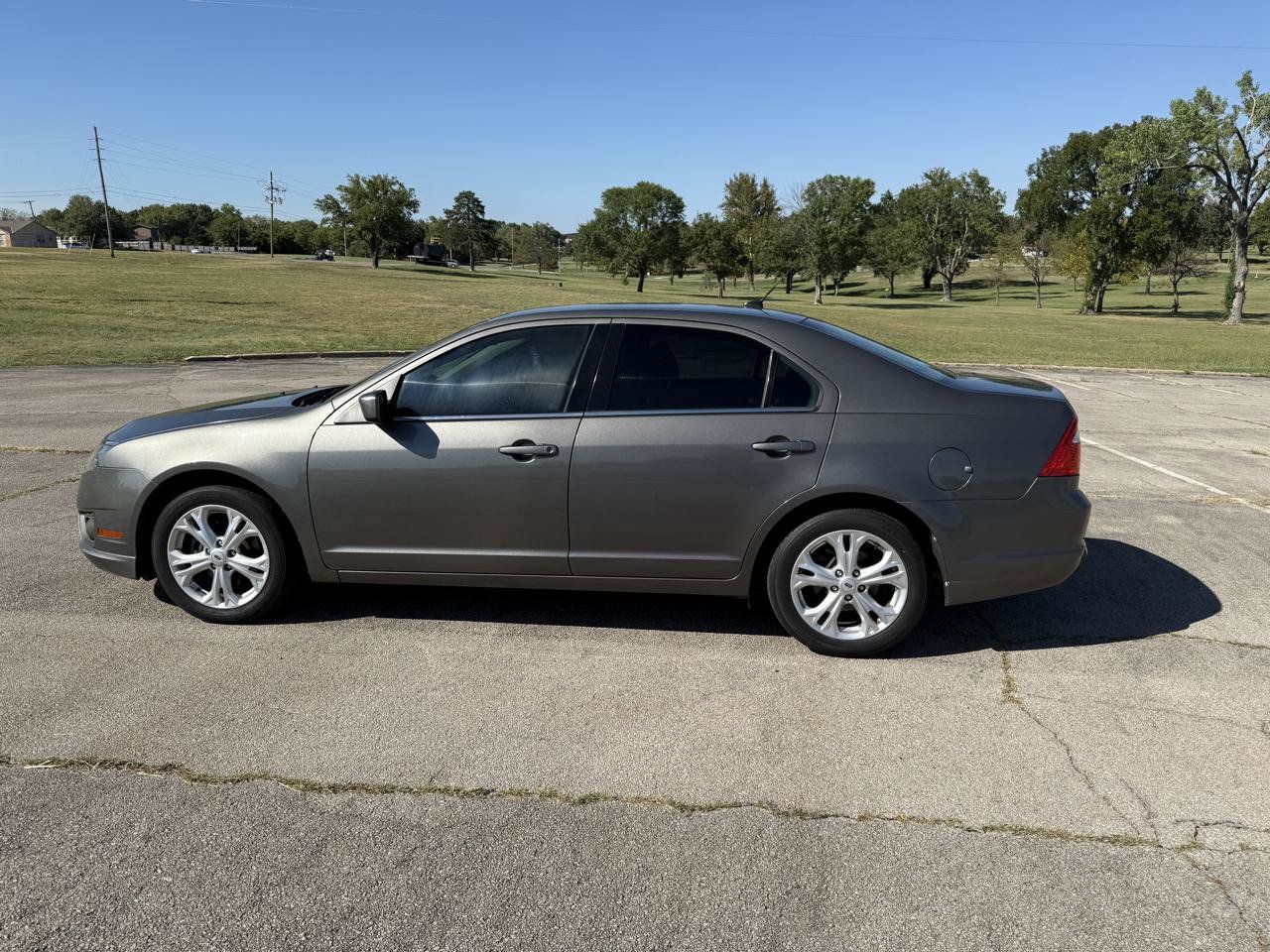 Used 2012 Ford Fusion SE FWD image 3