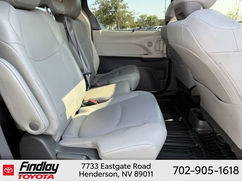 Used 2024 Toyota Sienna XLE FWD image 14