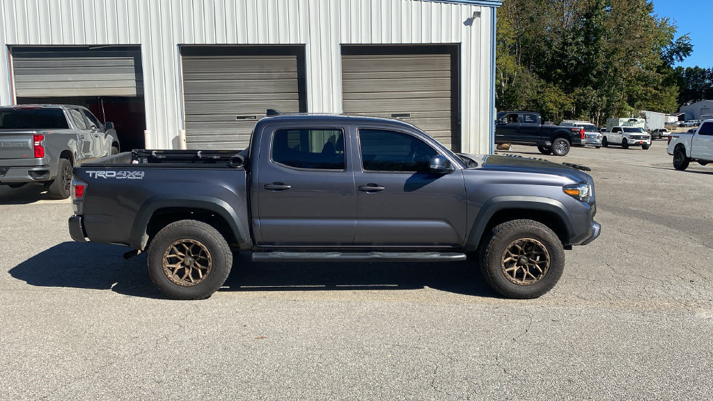 Used 2020 Toyota Tacoma TRD Off-Road w/ TRD Premium Off Road Package AWD/4WD image 4