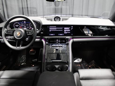 Certified 2025 Porsche Panamera 4 image 23