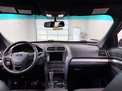 Used 2017 Ford Explorer XLT w/ Equipment Group 202A FWD image 26