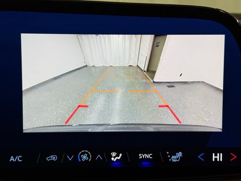 Used 2025 Chevrolet Suburban Z71 image 16